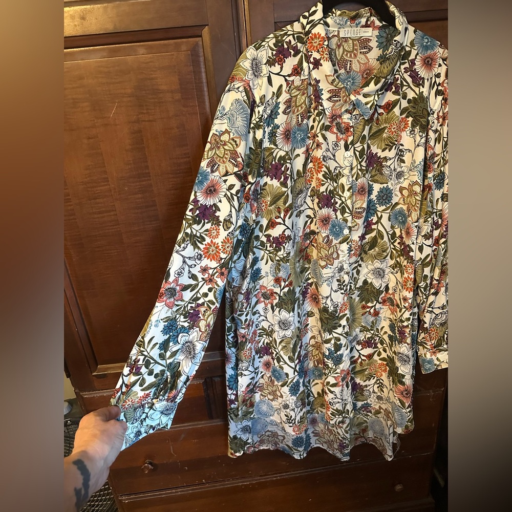 Spense Multicolor Floral Tunic style shirt, semi-sheer. - Picture 3 of 10